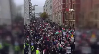 Londra'da on binlerce kişi Filistin'e destek protestosu düzenledi