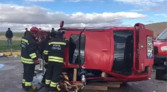 Kadınhanı ilçesinde minibüs ile otomobil çarpıştı: 1 ölü, 1 yaralı