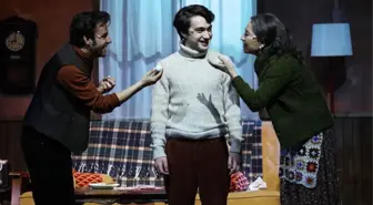 Oyuncu Burak Dadak, Aydınevler oyununun sahnesinde sakatlandı