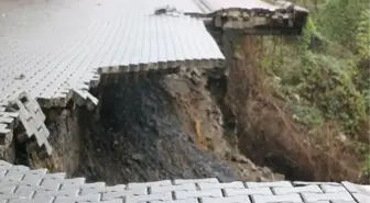 Zonguldak'ta Hastaneye Giden Yol Çöktü