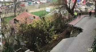 Zonguldak'ta heyelan nedeniyle yol çöktü