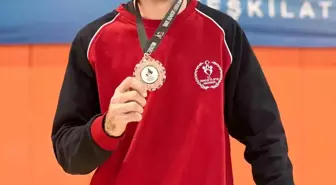 İşitme Engelliler Badminton Türkiye Şampiyonası'nda Abdullah Yılmaz Türkiye 3'üncüsü oldu