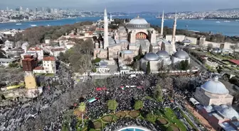 İstanbul'da İsrail'in Gazze'ye yönelik saldırıları protesto edildi