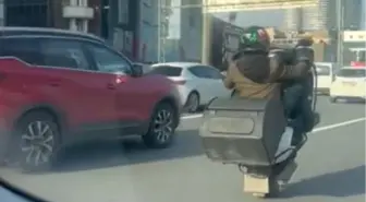 İstanbul'da trafikte ön tekerleği kaldırarak giden motosiklet sürücüsüne ceza