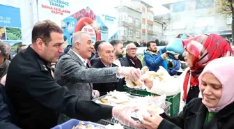 Sultangazi'de 6. kez düzenlenen Rize Tanıtım ve Hamsi Festivali'nde 3 ton hamsi dağıtıldı