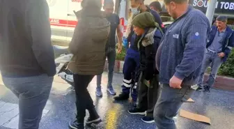 Antalya'da Ticari Taksi ile Elektrikli Bisikletin Çarpışması Kamerada