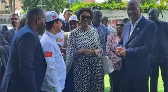 Türkiye'nin Luanda Büyükelçiliği Angola'da 150 kişiye tekerlekli sandalye ve koltuk değneği ulaştırdı