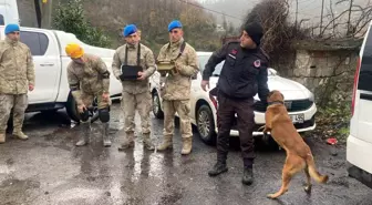 Zonguldak'ta heyelan sonucu evleri yıkılan anne ve oğlu için arama kurtarma çalışmaları başladı