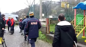 Zonguldak'ta heyelanda evleri yıkılan anne ve oğlu için arama kurtarma çalışmaları yeniden başladı