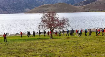 Van Gölü Koylarında Doğaseverlerin Yürüyüş Etkinliği