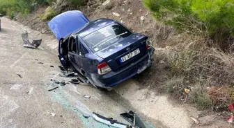 Antalya'da otomobil şarampole devrildi: 3 yaralı