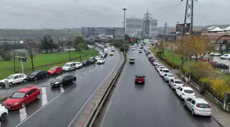 İstanbul'da Otopark Fiyatları Yüzünden Ana Yollar Otoparka Döndü