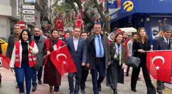 Alaşehir'de Kitap Okuma Farkındalık Yürüyüşü ve Okur-Yazar Buluşması Düzenlendi