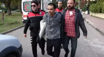 Psikolojik Rahatsızlığı Olan Adam, Annesini Bıçaklayarak Öldürdü
