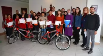 Zile Belediyesi 'Sıfır Atık' Yarışmasında Dereceye Giren Öğrencilere Ödüllerini Verdi