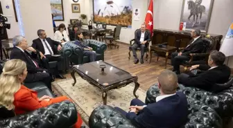 Gazimağusa Belediye Başkanı Süleyman Uluçay, Mersin Büyükşehir Belediye Başkanı Vahap Seçer'i ziyaret etti