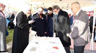 Gazze İçin Hayır Çarşısı'nda Filistinli Öğrencilerden Sadece Dua İstendi