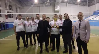 Orta'da düzenlenen voleybol turnuvasında kupa sahibini buldu
