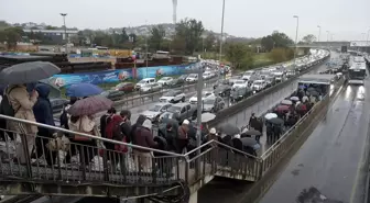 DOSYA HABER/İSTANBUL'UN ULAŞIM SORUNU- Metrobüsler megakenti taşımakta yetersiz kalıyor