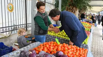 Fethiye Belediye Başkanı Karaca, pazar esnafını ziyaret etti