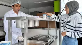 Fethiye Belediyesi Üniversite Öğrencilerine Çorba Dağıtıyor