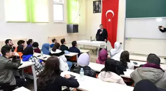 Kırşehir Valisi Hüdayar Mete Buhara, KAEÜ öğrencileriyle buluştu