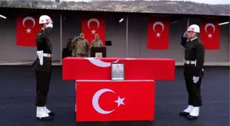 Irak'ta şehit olan Piyade Teğmen Eril Alperen Emir'in cenazesi Ankara'ya uğurlandı