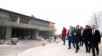 Düzce Valisi Selçuk Aslan, inşaatı devam eden eğitim öğretim kurumlarını gezdi