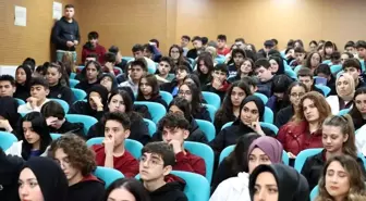 Gebze Belediye Başkanı Zinnur Büyükgöz, öğrencilere tavsiyelerde bulundu