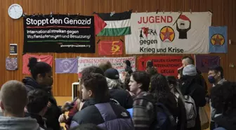 Berlin Üniversitesi'nde İsrail'e tepki gösteren öğrencilere polis müdahalesi