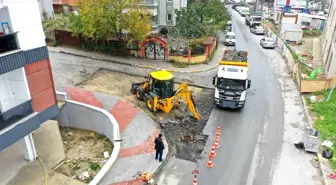 Beylikdüzü Belediyesi Mahallelerde Yol Bakım ve Onarım Çalışmaları Yapıyor