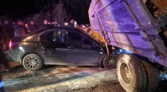 Düzce'de tomruk yüklü traktör ile çarpışan otomobilin sürücüsü ağır yaralandı