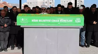 Niğde'de içecek fabrikasında zehirlenen işçilerin cenazeleri toprağa verildi