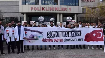 Van Tıp Fakültesi Öğrencileri ve Sağlık Çalışanları İsrail'in Gazze'ye Saldırılarına Tepki Gösterdi