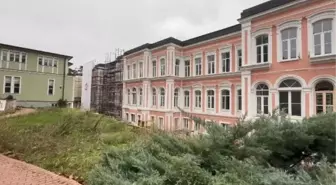 YILDIZ SARAY'INDAKİ RESTORASYONDA 19. YÜZYILA AİT SÜSLEMELER ORTAYA ÇIKARILDI