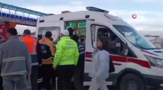 Ankara'da yolcu midibüsü ile otomobil çarpışması: 20 yaralı