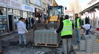 Çaldıran'da Sokaklara Parke Taşı Döşeme Çalışmaları Devam Ediyor