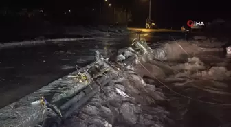 Çanakkale'de Kepez deresi taştı, sahil yolu trafiğe kapatıldı