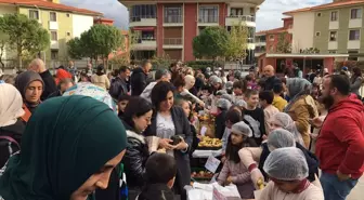 Edremit'te öğrenciler tarafından temsili pazar kuruldu