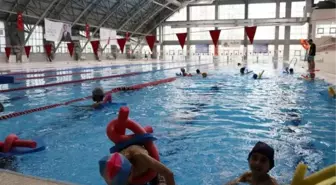 Van'da Engelli Çocuklara Yüzme Eğitimi Veriliyor