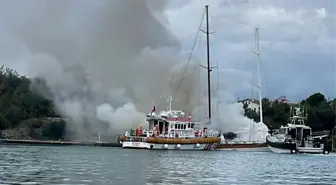 Fethiye'de teknede çıkan yangın denizden müdahale ile söndürüldü