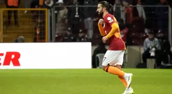 Galatasaray: 'Antrenman öncesi tesisteki fitness merkezinde bireysel kuvvet çalışması sırasında göğüs kasında (pectoralis major) kopuk oluşan...