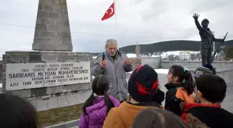 Sarıkamış'ta ilkokul öğrencileri 'Şehitlere Vefa' yürüyüşü yaptı