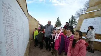 Sarıkamış'ta ilkokul öğrencileri 'Şehitlere Vefa' yürüyüşü yaptı