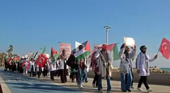 Adana ve Mersin'de Sağlık Çalışanları İsrail'in Saldırılarına Tepki Gösterdi
