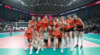 FIVB Kadınlar Dünya Kulüpler Şampiyonası yarı finalde Eczacıbaşı Dynavit, Dentil Praia'yı 3-1 mağlup etti ve adını finale yazdırdı.