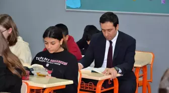 Bilecik Kaymakamı Öğrencilerle Kitap Okuma Saatine Katıldı