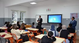 Bilecik Kaymakamı Öğrencilerle Kitap Okuma Saatine Katıldı