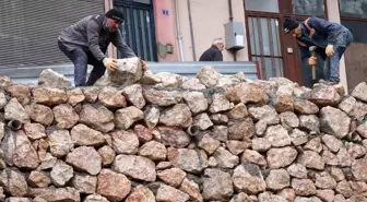 İzmit Belediyesi Bekirdere Mahallesi'nde çöken istinat duvarını yeniden inşa etti