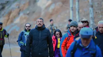 Hakkari Valisi Ali Çelik, Beyazdağ'a tırmanış yaptı